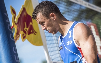 Perišić makes beach volleyball debut